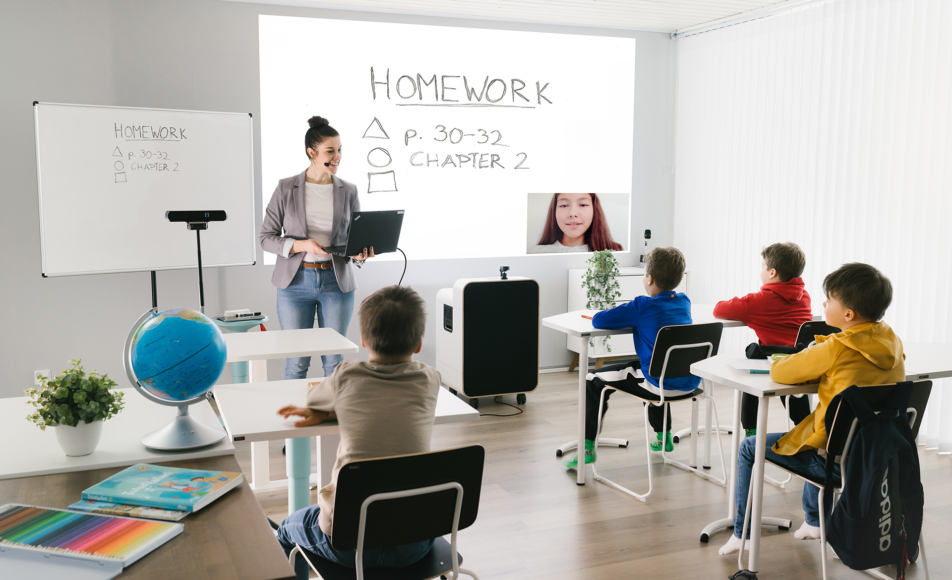Picture from classroom where is going hybrid learning session and the teacher is using all-in-one audiovisual solution, Artome M10.